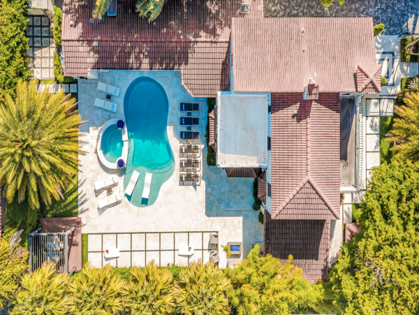 Luxurious 4-Bedroom Retreat Near Las Olas Blvd with Heated Pool